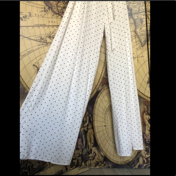 Forever 21 wide leg polka dot sleeveless jumpsuit in white and black. Size L - Picture 7 of 10